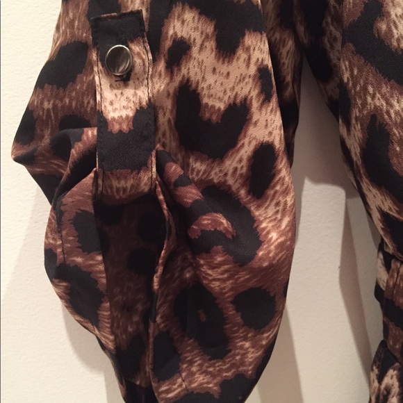 5/48 Leopard Print Romper - Picture 4 of 5
